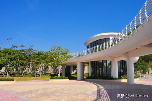 冬日的惠州大亚湾黄金海岸 -- 蓝天白云，海天一色