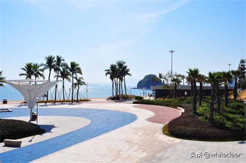 冬日的惠州大亚湾黄金海岸 -- 蓝天白云，海天一色