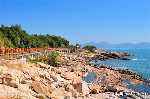 冬日的惠州大亚湾黄金海岸 -- 蓝天白云，海天一色