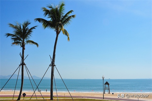 冬日的惠州大亚湾黄金海岸 -- 蓝天白云，海天一色