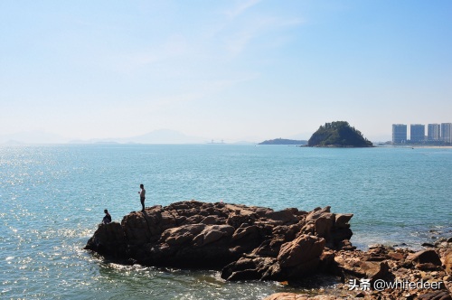 冬日的惠州大亚湾黄金海岸 -- 蓝天白云，海天一色