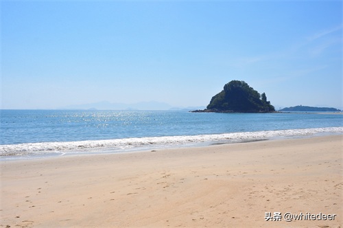 冬日的惠州大亚湾黄金海岸 -- 蓝天白云，海天一色