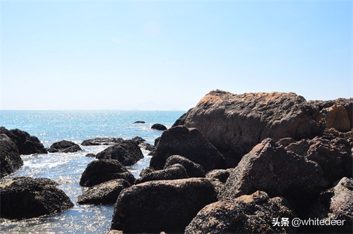 冬日的惠州大亚湾黄金海岸 -- 蓝天白云，海天一色