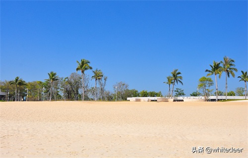 冬日的惠州大亚湾黄金海岸 -- 蓝天白云，海天一色