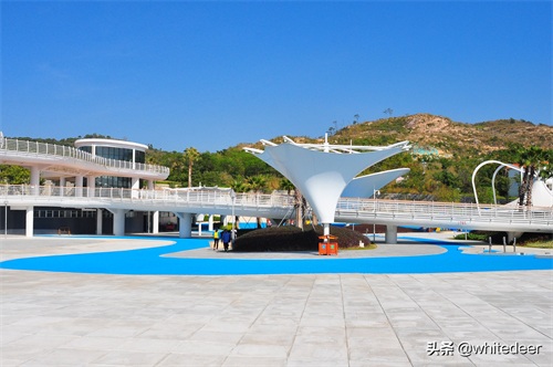 冬日的惠州大亚湾黄金海岸 -- 蓝天白云，海天一色