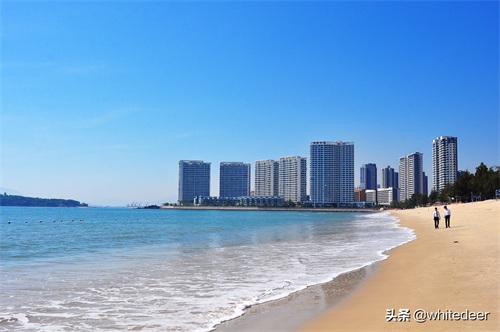 冬日的惠州大亚湾黄金海岸 -- 蓝天白云，海天一色