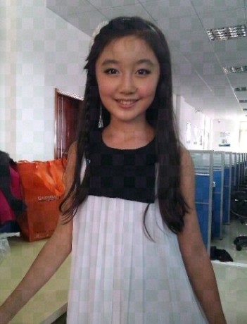 她是代言步步高点读机的小女孩,谣传高考403分,十年后长这样