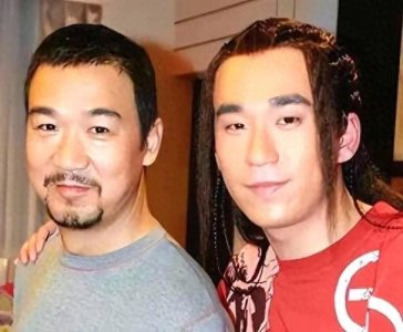 ​星途陨落：张默从“星光熠熠”到“笑柄连连”的蜕变