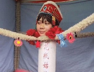 ​90年代，没有四肢、生长在花瓶里的“花瓶姑娘”，是怎么骗人的？