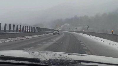 ​受降雪影响 雅西高速采取管制措施