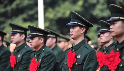 ​又是一年退伍季，一声“保重”，让老兵红了眼