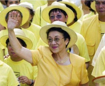 ​菲律宾女总统阿基诺夫人：自称中国人，多次回国寻根，并以此为豪