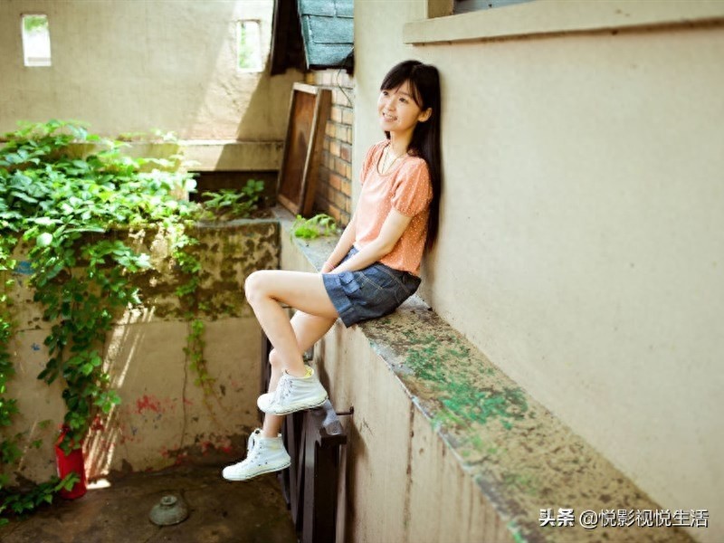 凭借清风拂面走红网络的宋伊人，突显少女气质，演技引网友称赞