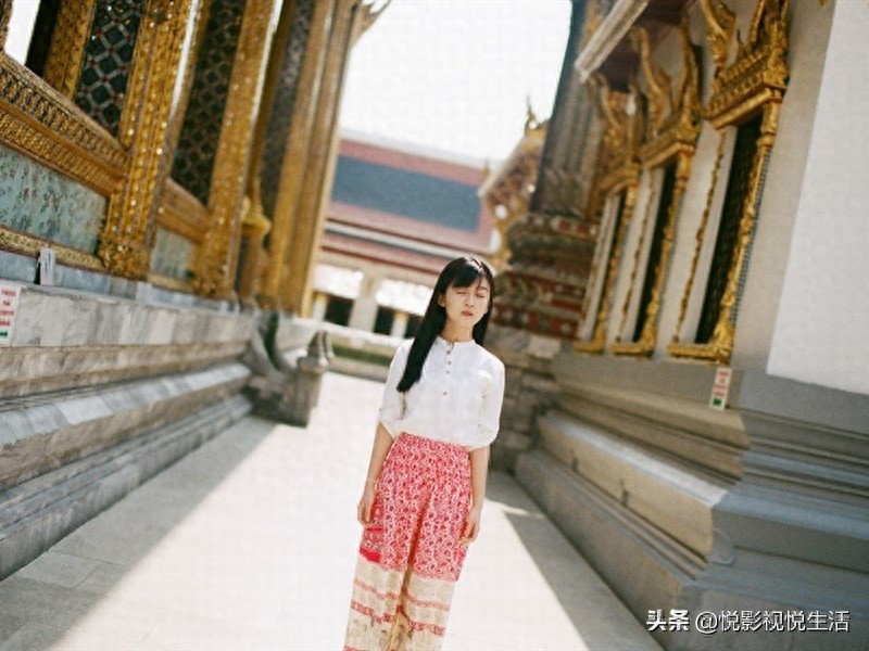 凭借清风拂面走红网络的宋伊人，突显少女气质，演技引网友称赞