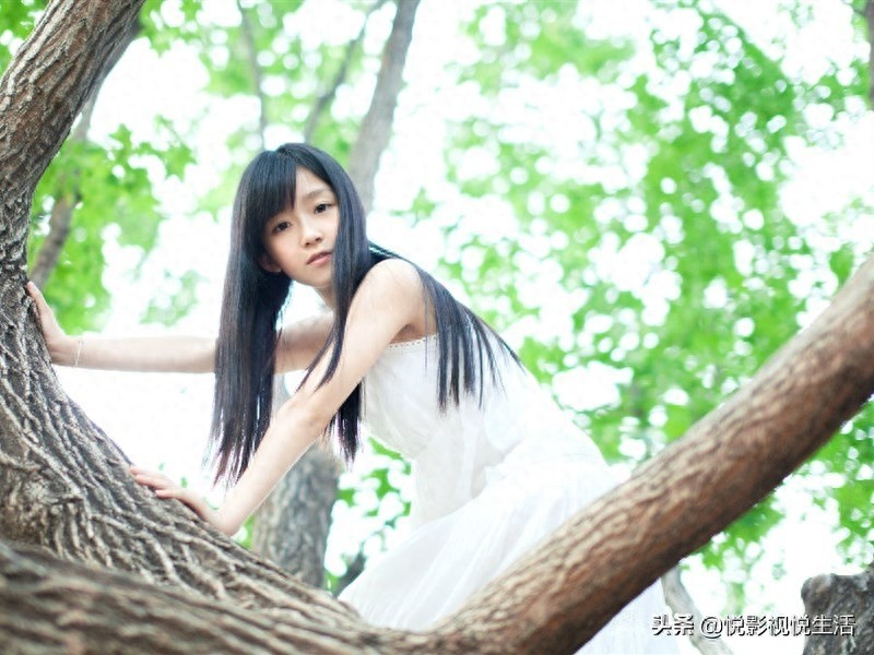 凭借清风拂面走红网络的宋伊人，突显少女气质，演技引网友称赞