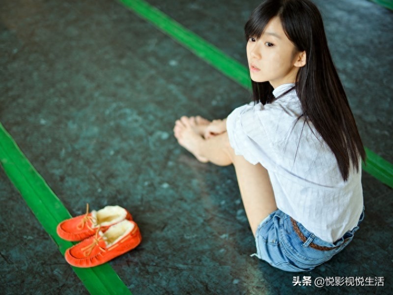 凭借清风拂面走红网络的宋伊人，突显少女气质，演技引网友称赞