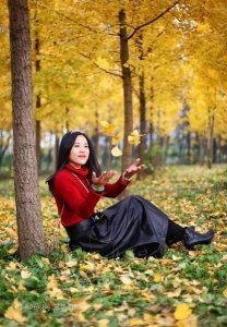 ​秋天穿什么衣服拍照好看图片(适合秋天拍照的衣服)