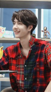 ​可爱风王一博壁纸：你怎能那般明媚似骄阳，让我无处躲藏