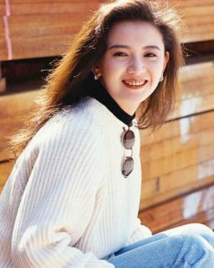 ​交往梁朝伟6年被刘嘉玲“截胡”，曾华倩另嫁，20岁儿子令人羡慕