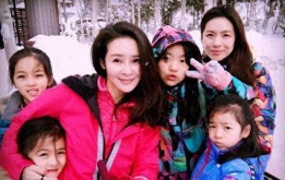 ​于明加：出道20年无绯闻，结婚11年几乎没进厨房，被丈夫宠成公主