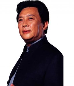 ​唐国强女儿唐莉：母亲自杀让她为其报仇，她为何与继母亲如一家？