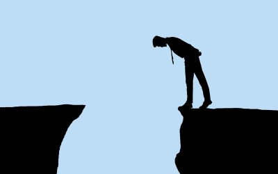 ​操纵舆论情绪，令企业