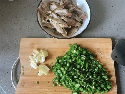 ​青椒让鱼干有灵魂，一道家常的青椒鱼干，米饭杀手