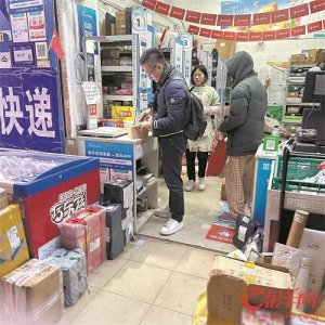 ​快递新规施行首日：多个驿站内大量快递待取 有驿站员工称派送费