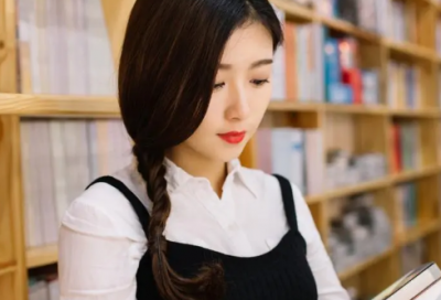 ​一个人喝酒的经典句子图片(一个人喝酒时配的句子)