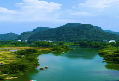 ​描写人物的段落摘抄（唯美惊艳的人物描写）